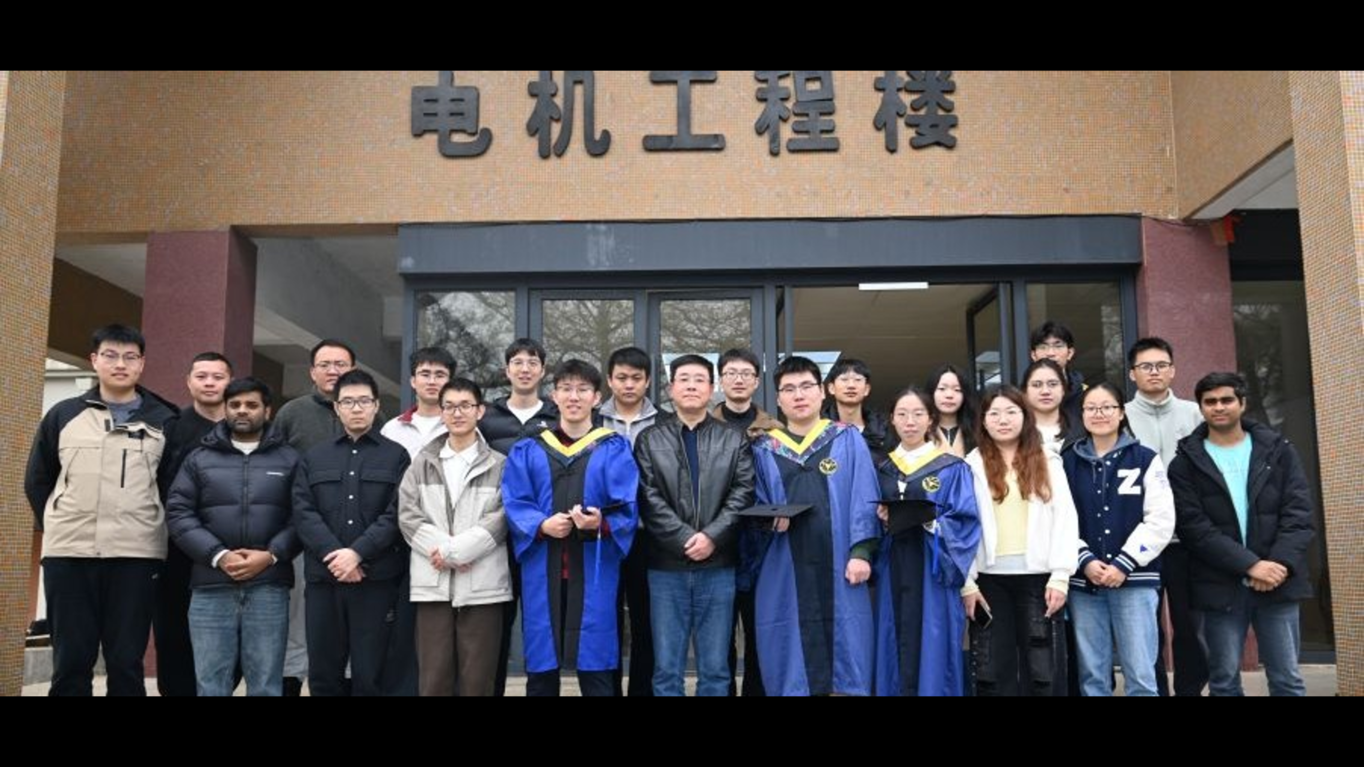 2026 graduation group picture